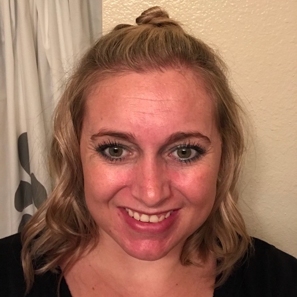 Meet your Posher, Michelle - Picture 1 of 6